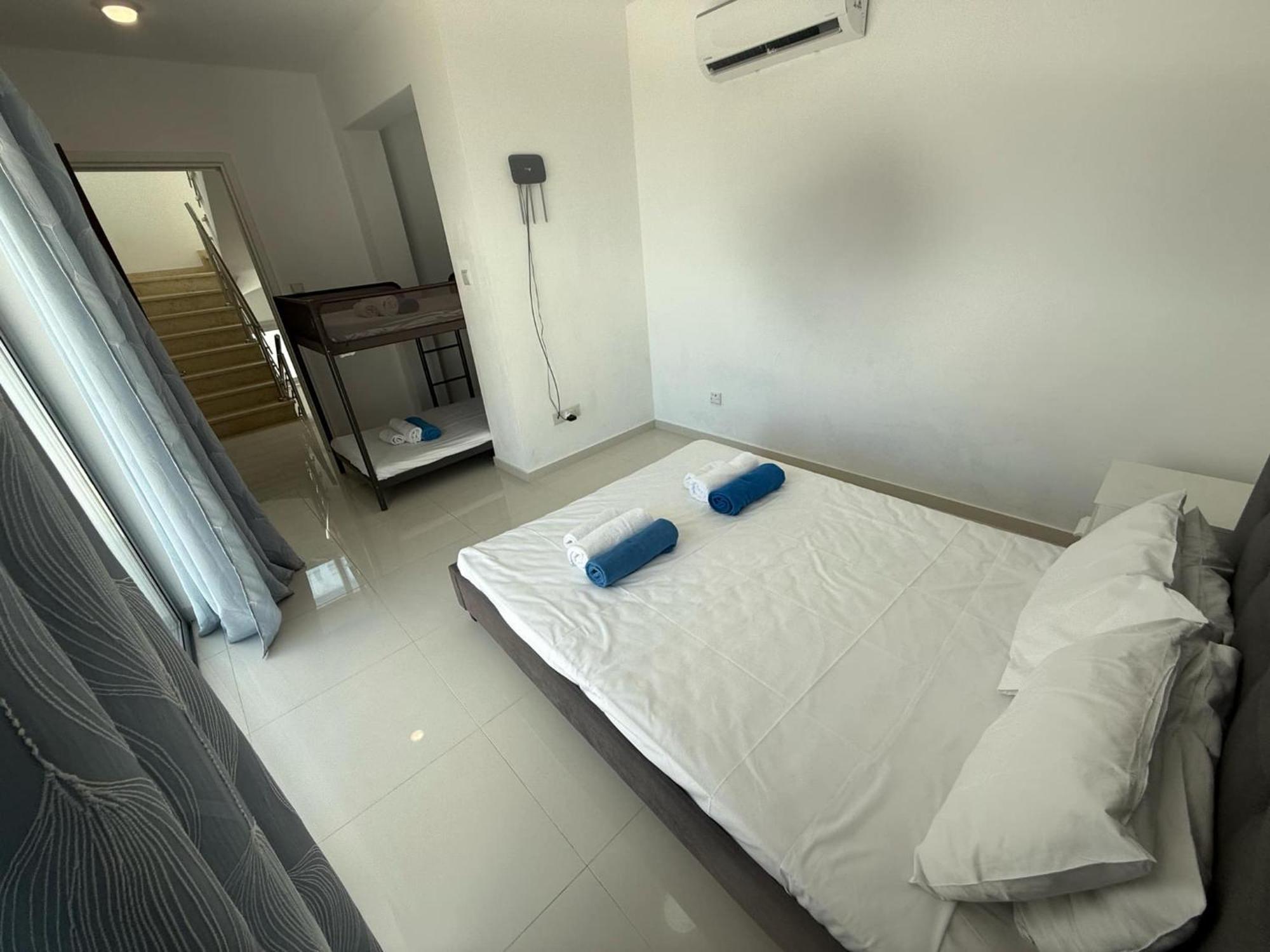 Villa Mulberry Retreat 0,5Km From Everything คอรัลเบย์ ภายนอก รูปภาพ
